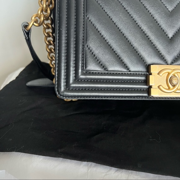 SOLD Chanel Chevron Medium Boy Bag - Picture 2 of 12